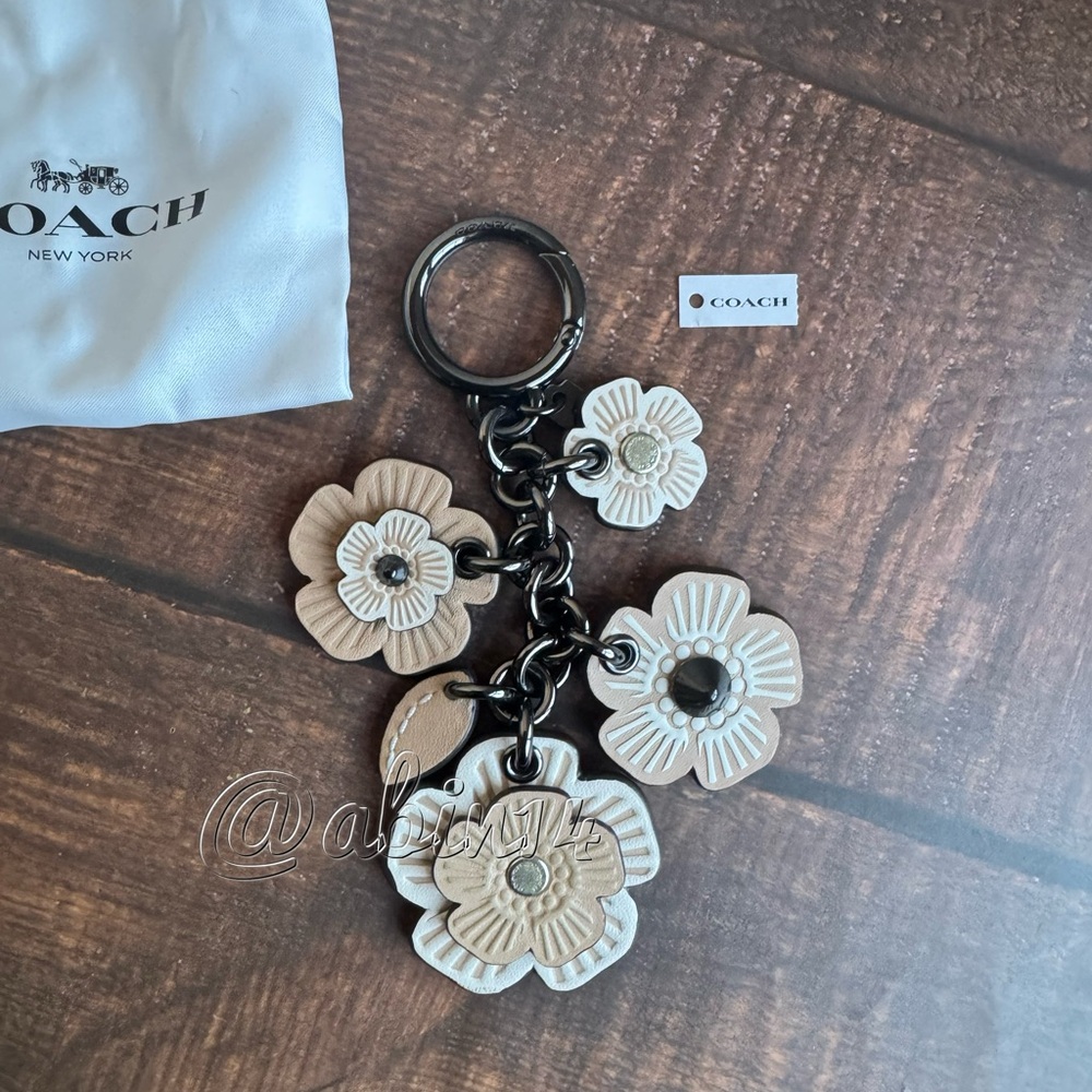 NWT Coach Tea Rose Floral Leather Bag Charm Key Chain - Picture 3 of 3